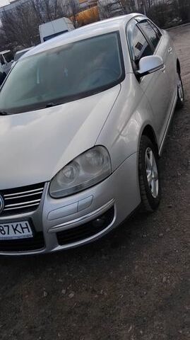 Сірий Фольксваген Джетта, об'ємом двигуна 1.6 л та пробігом 380 тис. км за 6900 $, фото 1 на Automoto.ua