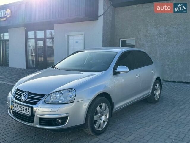 Сірий Фольксваген Джетта, об'ємом двигуна 1.6 л та пробігом 46 тис. км за 10000 $, фото 1 на Automoto.ua