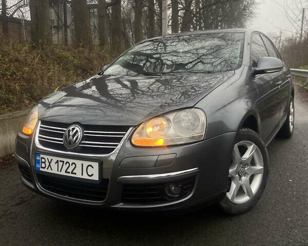 Серый Фольксваген Джетта, объемом двигателя 1.6 л и пробегом 245 тыс. км за 5500 $, фото 1 на Automoto.ua