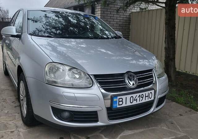 Серый Фольксваген Джетта, объемом двигателя 1.6 л и пробегом 228 тыс. км за 5900 $, фото 1 на Automoto.ua