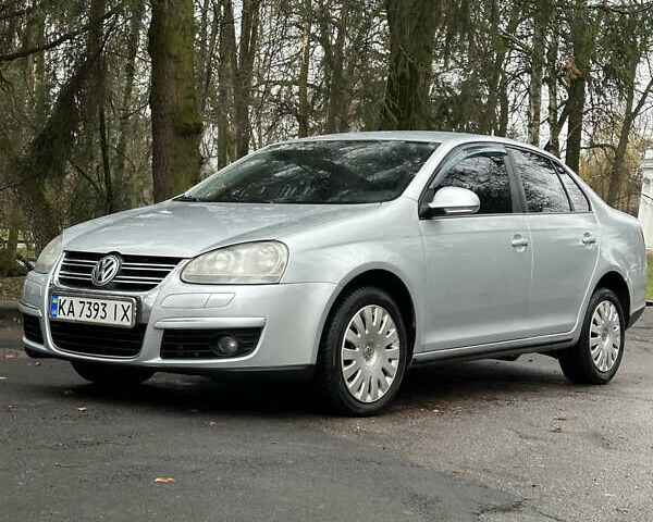 Сірий Фольксваген Джетта, об'ємом двигуна 1.6 л та пробігом 171 тис. км за 5900 $, фото 1 на Automoto.ua