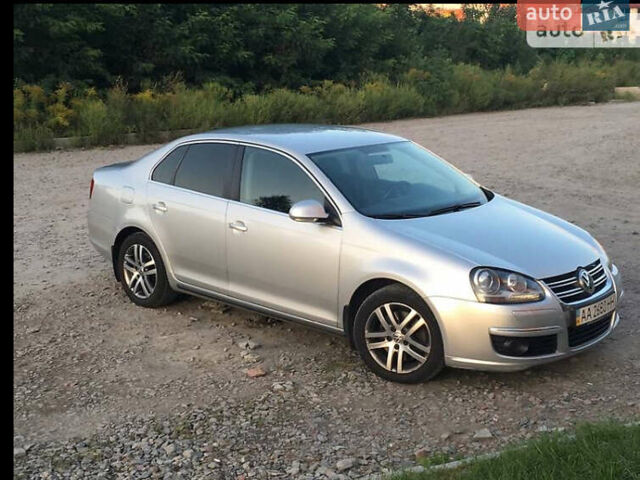 Сірий Фольксваген Джетта, об'ємом двигуна 2 л та пробігом 260 тис. км за 8100 $, фото 1 на Automoto.ua