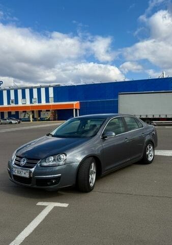 Сірий Фольксваген Джетта, об'ємом двигуна 1.39 л та пробігом 207 тис. км за 6800 $, фото 1 на Automoto.ua