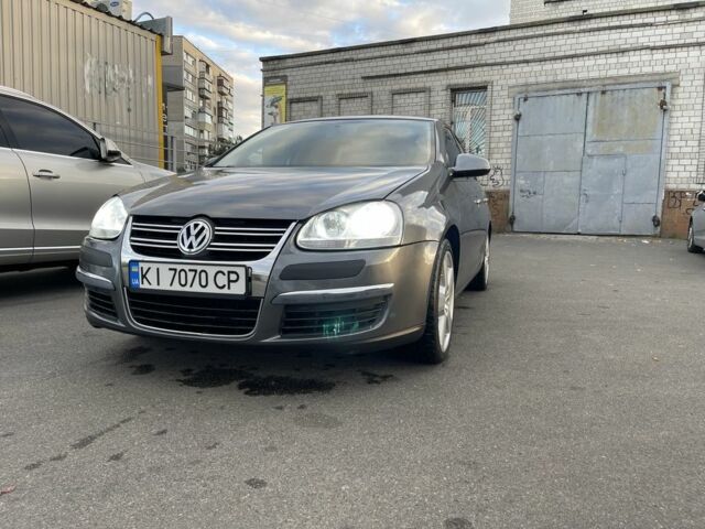 Серый Фольксваген Джетта, объемом двигателя 2.5 л и пробегом 227 тыс. км за 7400 $, фото 1 на Automoto.ua