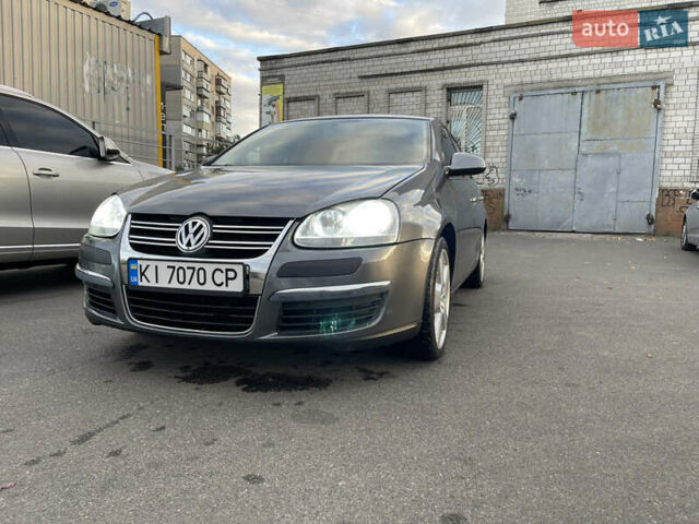 Серый Фольксваген Джетта, объемом двигателя 2.48 л и пробегом 227 тыс. км за 7500 $, фото 1 на Automoto.ua