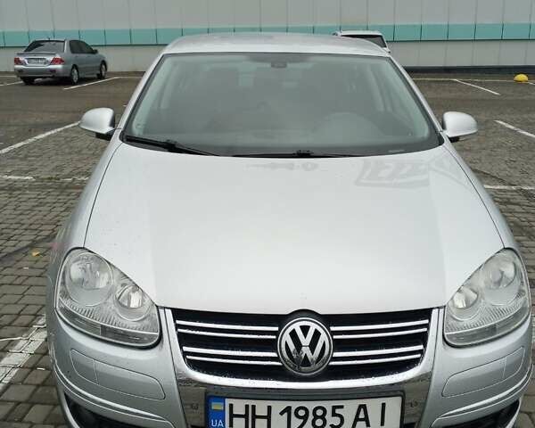 Серый Фольксваген Джетта, объемом двигателя 1.4 л и пробегом 141 тыс. км за 7000 $, фото 1 на Automoto.ua