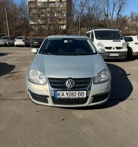 Серый Фольксваген Джетта, объемом двигателя 2.5 л и пробегом 215 тыс. км за 5500 $, фото 1 на Automoto.ua