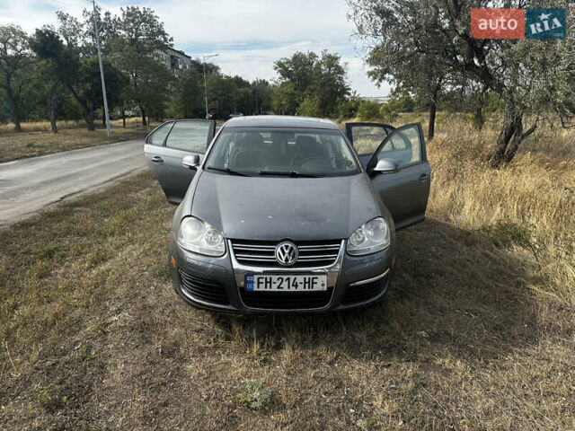 Сірий Фольксваген Джетта, об'ємом двигуна 2.5 л та пробігом 248 тис. км за 3999 $, фото 1 на Automoto.ua