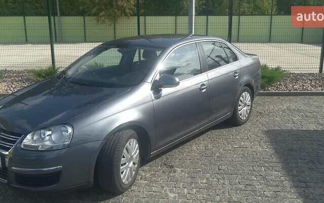 Сірий Фольксваген Джетта, об'ємом двигуна 1.4 л та пробігом 186 тис. км за 8500 $, фото 1 на Automoto.ua