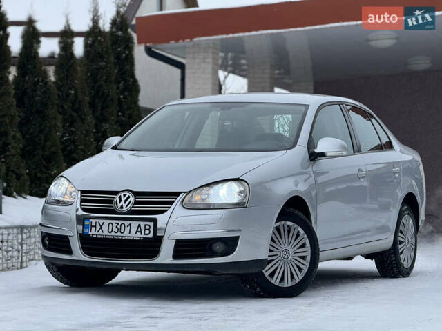 Серый Фольксваген Джетта, объемом двигателя 1.6 л и пробегом 253 тыс. км за 6750 $, фото 1 на Automoto.ua