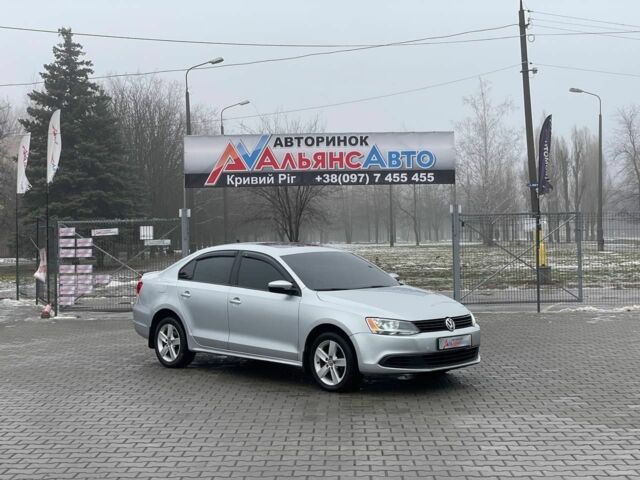 Сірий Фольксваген Джетта, об'ємом двигуна 2 л та пробігом 276 тис. км за 7900 $, фото 1 на Automoto.ua