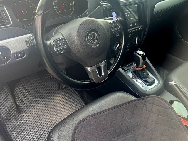 Сірий Фольксваген Джетта, об'ємом двигуна 2.5 л та пробігом 225 тис. км за 8300 $, фото 1 на Automoto.ua