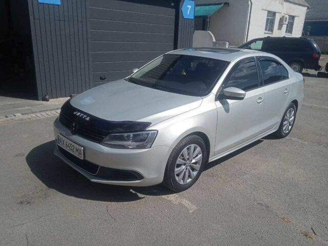 Серый Фольксваген Джетта, объемом двигателя 2.5 л и пробегом 300 тыс. км за 9000 $, фото 1 на Automoto.ua