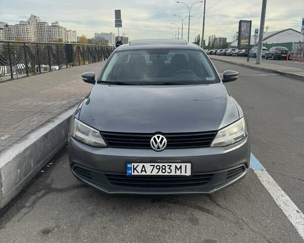 Сірий Фольксваген Джетта, об'ємом двигуна 2.47 л та пробігом 300 тис. км за 8500 $, фото 1 на Automoto.ua