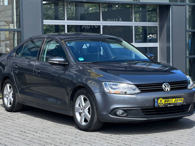 Серый Фольксваген Джетта, объемом двигателя 1.2 л и пробегом 105 тыс. км за 8500 $, фото 1 на Automoto.ua