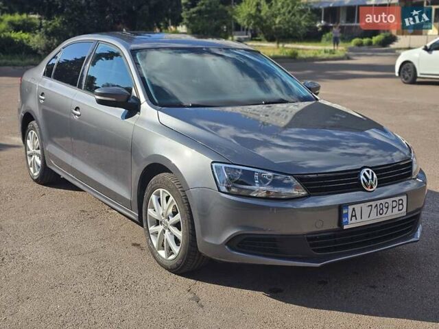 Серый Фольксваген Джетта, объемом двигателя 2.48 л и пробегом 180 тыс. км за 9000 $, фото 1 на Automoto.ua