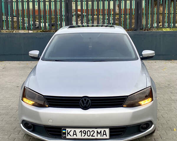 Серый Фольксваген Джетта, объемом двигателя 2.48 л и пробегом 236 тыс. км за 9900 $, фото 1 на Automoto.ua