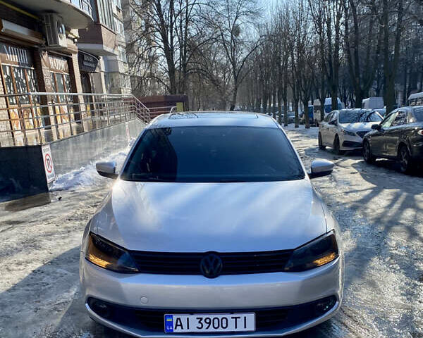 Серый Фольксваген Джетта, объемом двигателя 2.48 л и пробегом 241 тыс. км за 9200 $, фото 1 на Automoto.ua