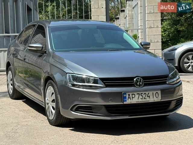 Сірий Фольксваген Джетта, об'ємом двигуна 2.5 л та пробігом 225 тис. км за 7400 $, фото 1 на Automoto.ua