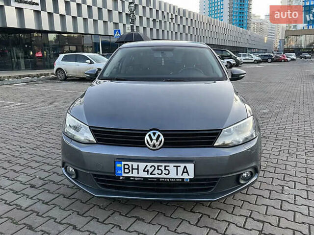 Серый Фольксваген Джетта, объемом двигателя 1.39 л и пробегом 168 тыс. км за 8500 $, фото 1 на Automoto.ua