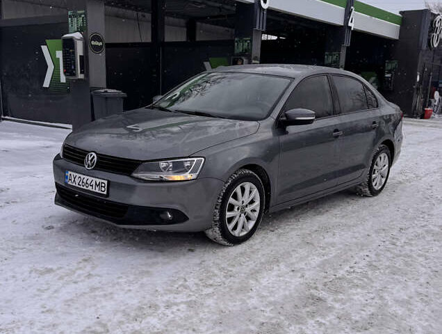 Серый Фольксваген Джетта, объемом двигателя 2.48 л и пробегом 195 тыс. км за 9000 $, фото 1 на Automoto.ua