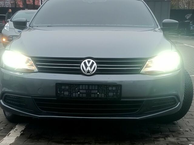 Сірий Фольксваген Джетта, об'ємом двигуна 2 л та пробігом 160 тис. км за 10000 $, фото 1 на Automoto.ua