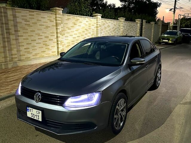 Серый Фольксваген Джетта, объемом двигателя 2.5 л и пробегом 160 тыс. км за 9000 $, фото 1 на Automoto.ua