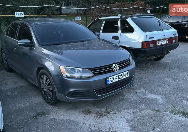 Серый Фольксваген Джетта, объемом двигателя 2.48 л и пробегом 210 тыс. км за 9000 $, фото 1 на Automoto.ua