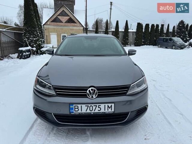 Сірий Фольксваген Джетта, об'ємом двигуна 2 л та пробігом 165 тис. км за 8000 $, фото 1 на Automoto.ua