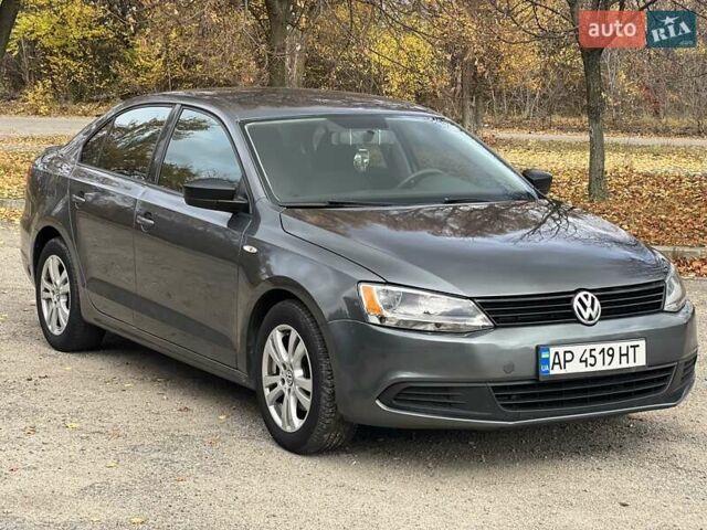 Сірий Фольксваген Джетта, об'ємом двигуна 2 л та пробігом 142 тис. км за 8000 $, фото 1 на Automoto.ua