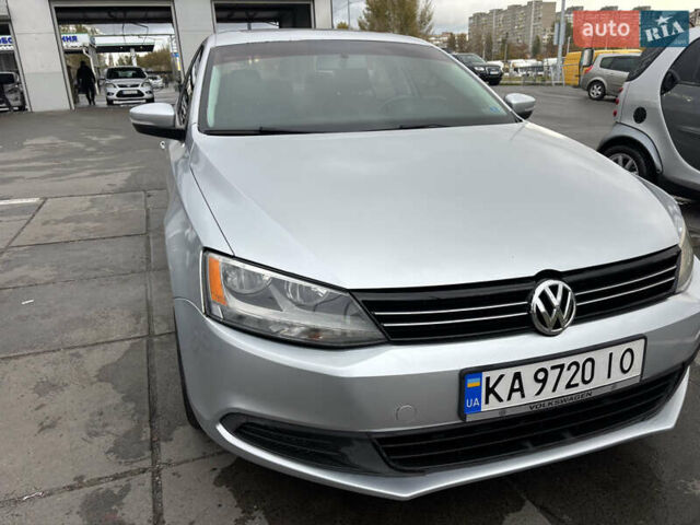 Фольксваген Джетта 2012 в Киеве на Automoto.ua Серый Фольксваген Джетта, объемом двигателя 2.48 л и пробегом 171 тыс. км за 7500 $, фото 1 на Automoto.ua