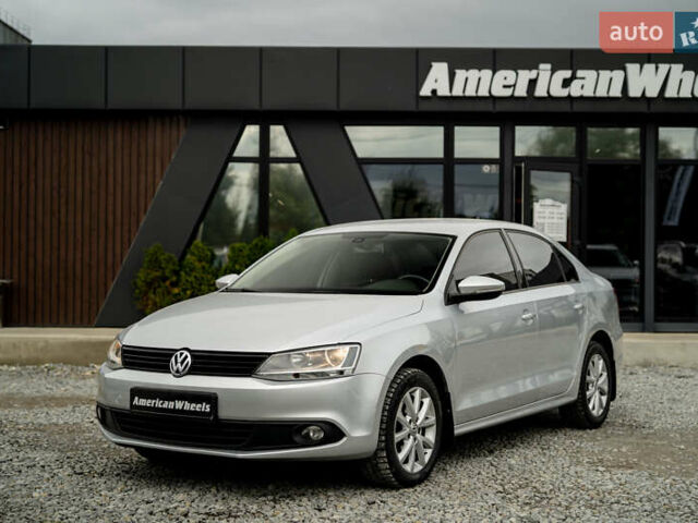 Серый Фольксваген Джетта, объемом двигателя 1.39 л и пробегом 122 тыс. км за 9900 $, фото 1 на Automoto.ua