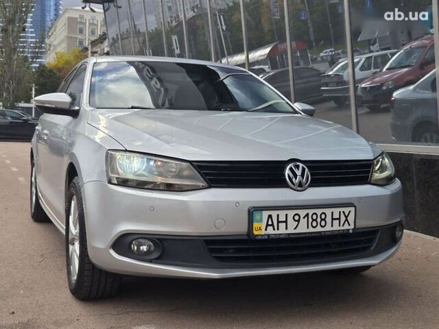 Серый Фольксваген Джетта, объемом двигателя 1.4 л и пробегом 154 тыс. км за 8800 $, фото 1 на Automoto.ua