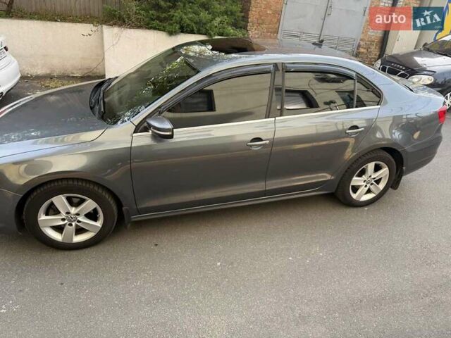 Серый Фольксваген Джетта, объемом двигателя 1.97 л и пробегом 145 тыс. км за 12000 $, фото 1 на Automoto.ua