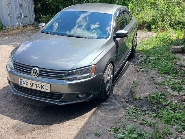 Сірий Фольксваген Джетта, об'ємом двигуна 2.5 л та пробігом 300 тис. км за 7700 $, фото 1 на Automoto.ua