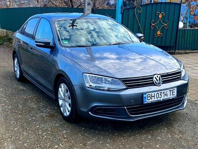 Серый Фольксваген Джетта, объемом двигателя 2.5 л и пробегом 240 тыс. км за 8500 $, фото 1 на Automoto.ua