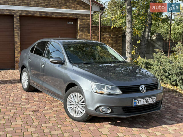 Фольксваген Джетта 2012 в Одессе на Automoto.ua Серый Фольксваген Джетта, объемом двигателя 1.4 л и пробегом 189 тыс. км за 8800 $, фото 1 на Automoto.ua