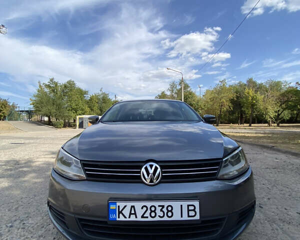 Сірий Фольксваген Джетта, об'ємом двигуна 1.8 л та пробігом 260 тис. км за 8000 $, фото 1 на Automoto.ua