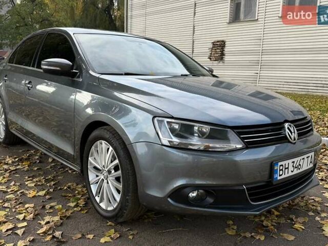 Фольксваген Джетта 2013 в Киеве на Automoto.ua Серый Фольксваген Джетта, объемом двигателя 1.97 л и пробегом 160 тыс. км за 9800 $, фото 1 на Automoto.ua