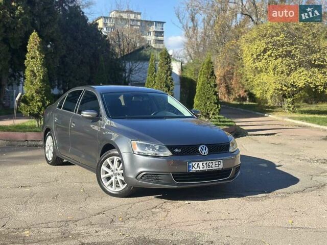 Фольксваген Джетта 2013 в Киеве на Automoto.ua Серый Фольксваген Джетта, объемом двигателя 1.8 л и пробегом 150 тыс. км за 8299 $, фото 1 на Automoto.ua