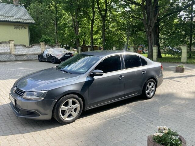 Серый Фольксваген Джетта, объемом двигателя 1.8 л и пробегом 322 тыс. км за 8200 $, фото 1 на Automoto.ua