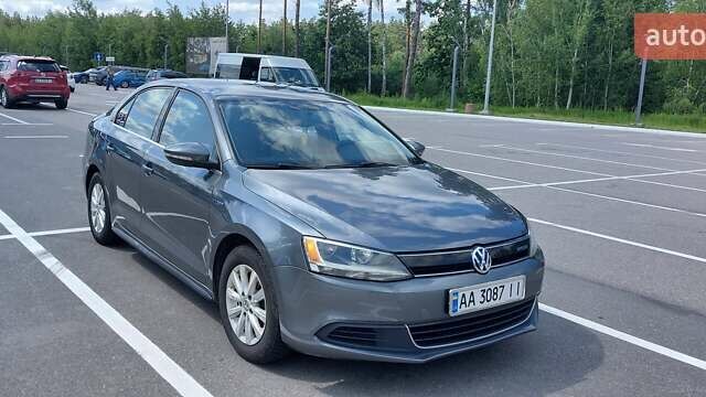 Серый Фольксваген Джетта, объемом двигателя 1.4 л и пробегом 250 тыс. км за 10450 $, фото 1 на Automoto.ua