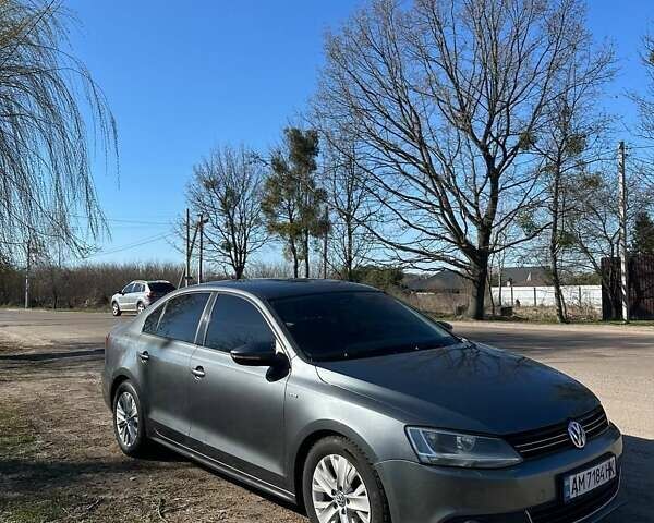 Сірий Фольксваген Джетта, об'ємом двигуна 1.6 л та пробігом 330 тис. км за 8600 $, фото 1 на Automoto.ua