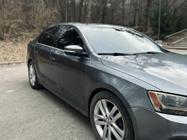 Фольксваген Джетта 2013 в Рава-Русская на Automoto.ua Серый Фольксваген Джетта, объемом двигателя 2 л и пробегом 180 тыс. км за 11000 $, фото 1 на Automoto.ua
