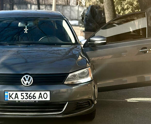 Серый Фольксваген Джетта, объемом двигателя 1.8 л и пробегом 154 тыс. км за 10000 $, фото 1 на Automoto.ua