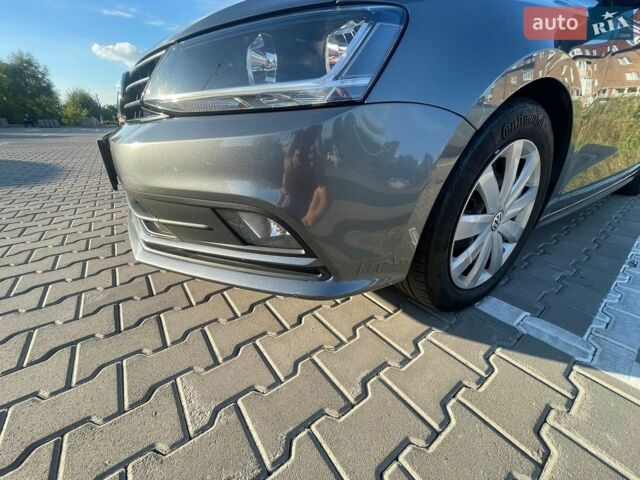 Серый Фольксваген Джетта, объемом двигателя 1.8 л и пробегом 161 тыс. км за 10700 $, фото 1 на Automoto.ua