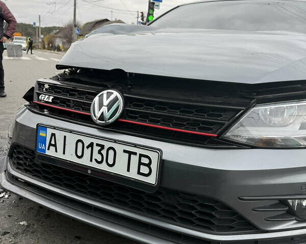 Серый Фольксваген Джетта, объемом двигателя 2 л и пробегом 137 тыс. км за 6000 $, фото 1 на Automoto.ua