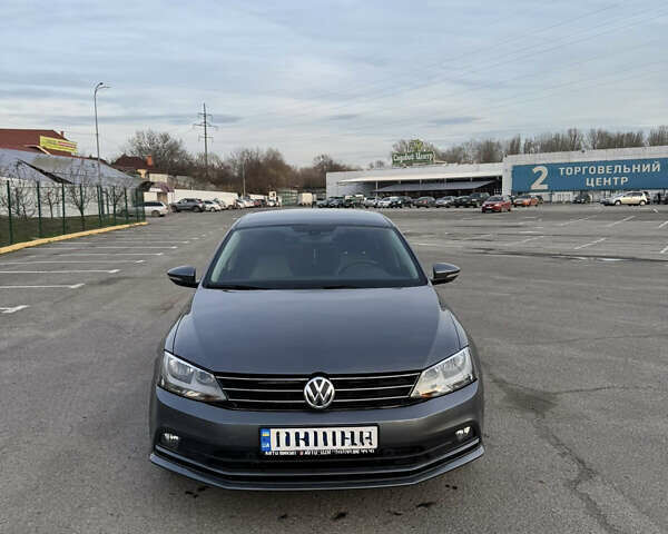 Сірий Фольксваген Джетта, об'ємом двигуна 1.6 л та пробігом 161 тис. км за 11500 $, фото 1 на Automoto.ua