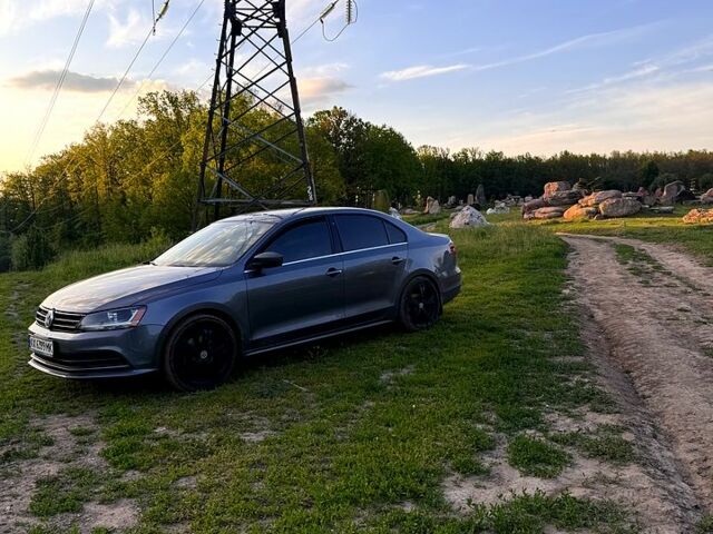 Серый Фольксваген Джетта, объемом двигателя 1.4 л и пробегом 118 тыс. км за 10500 $, фото 1 на Automoto.ua