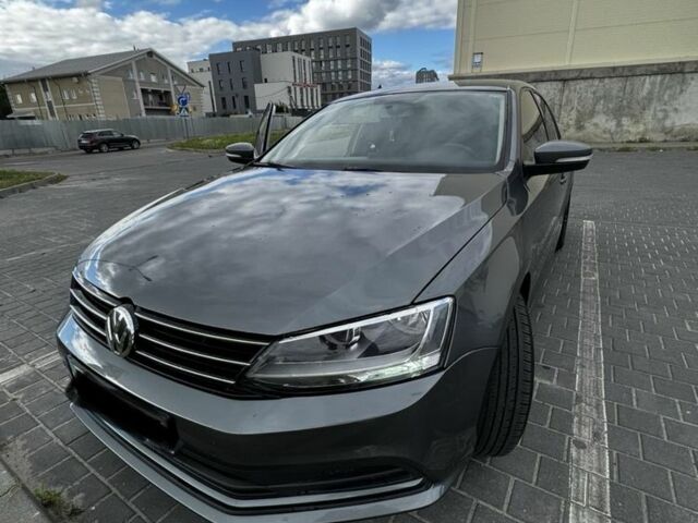 Фольксваген Джетта 2016 в Львове на Automoto.ua Серый Фольксваген Джетта, объемом двигателя 1.4 л и пробегом 179 тыс. км за 10300 $, фото 1 на Automoto.ua